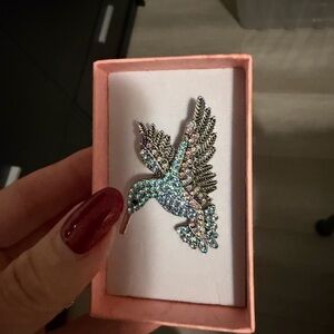 GEMSTONE HUMMINGBIRD BROOCH 
COSTIUME JEWELLERY SILVER  PLATED  SECURE CLOSURE